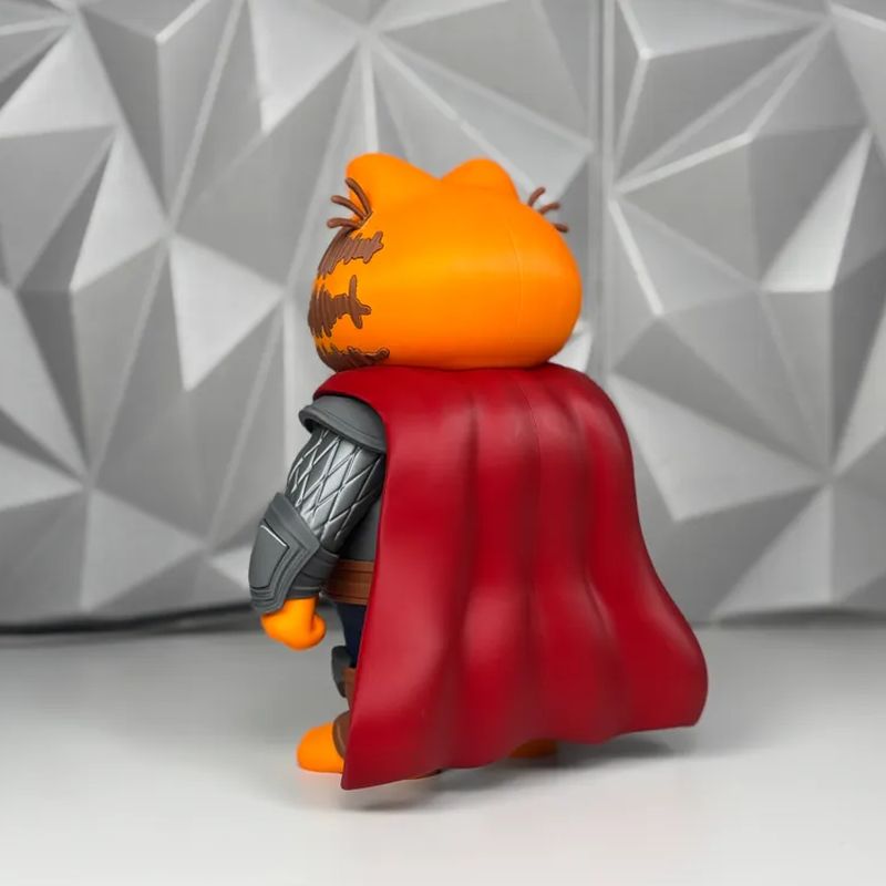 Boneco Gato Laranja Guerreiro